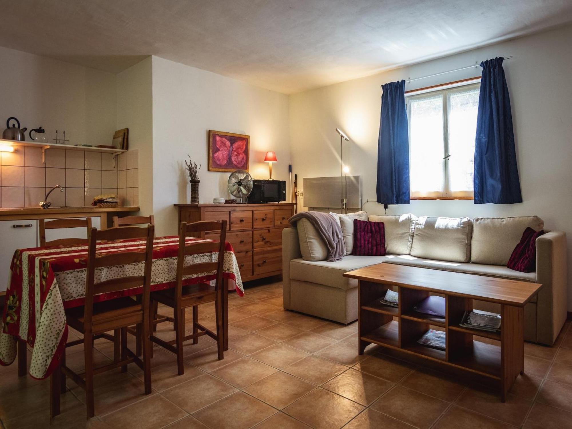 Appealing Apartment In Vezac With Swimming Pool Бейнак-э-Казенак Экстерьер фото